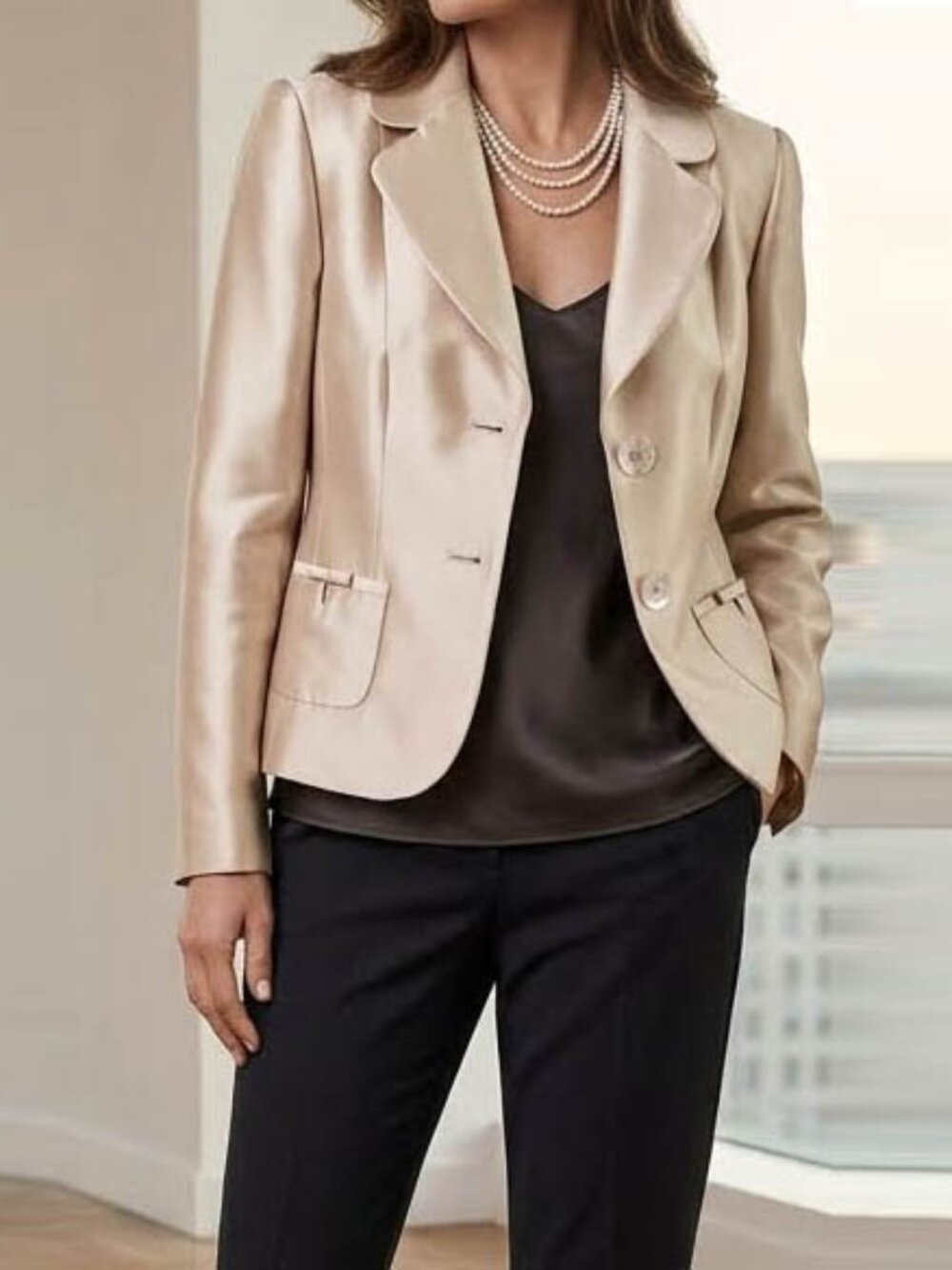 Tahari women’s blazer silk light beige color 8P.